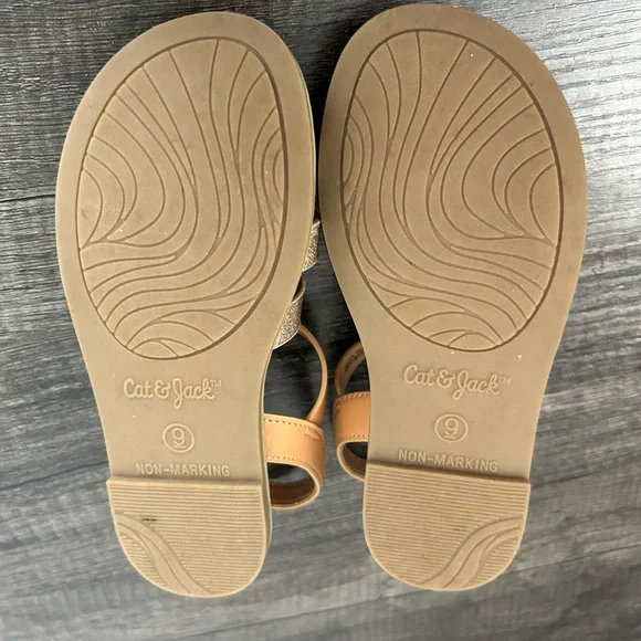 Adorable Cat & Jack Girls Sandals in Glittery Tan Size 9 (little kid) - Picture 3 of 3
